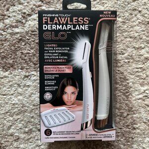 Finishing Touch Flawless: Dermaplane Glo Facial Exfoliator & Hair Remover - NEW